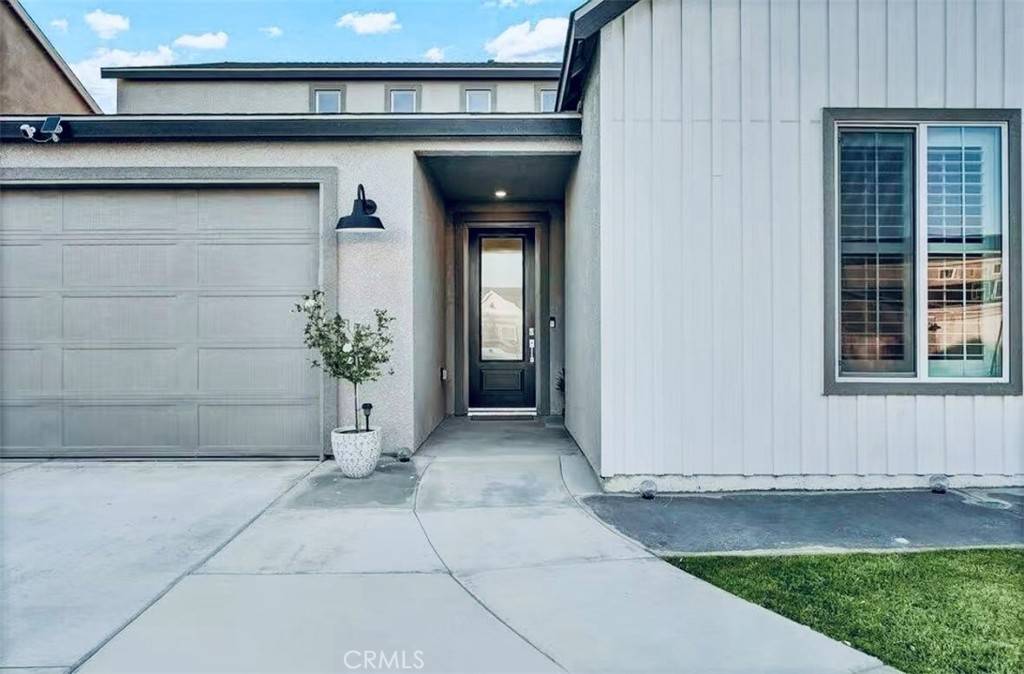 Visalia, CA 93292,1327 S Palm ST