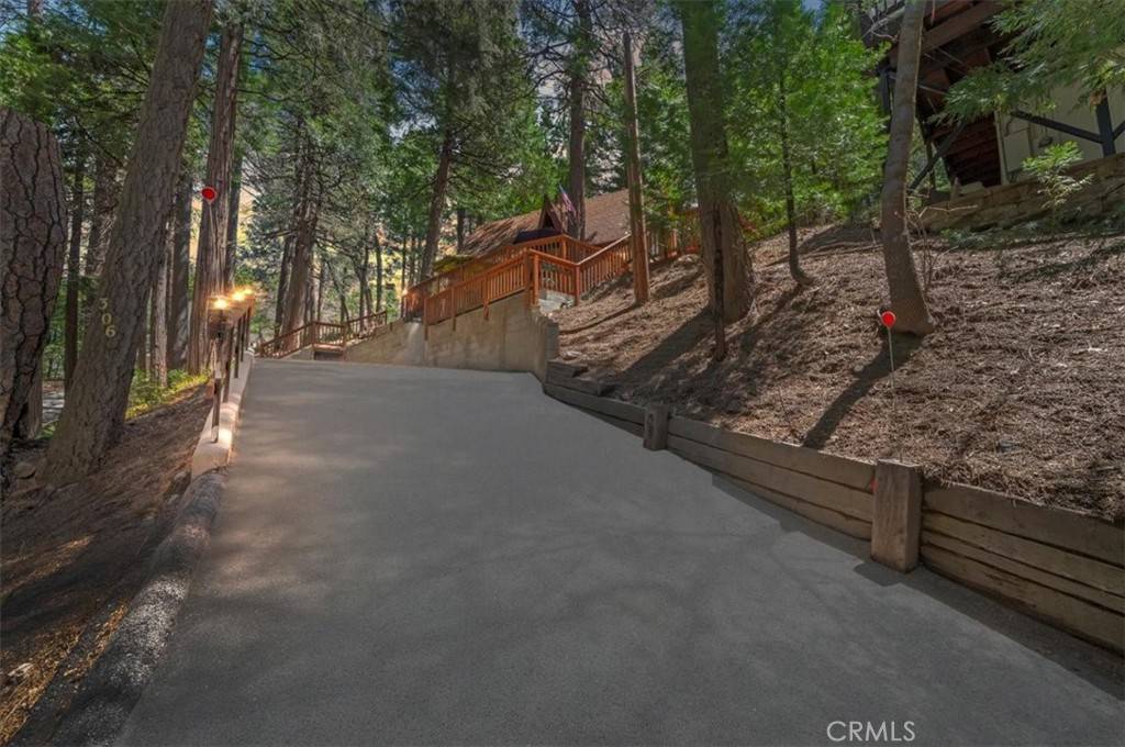 Lake Arrowhead, CA 92352,306 Dolly Varden DR
