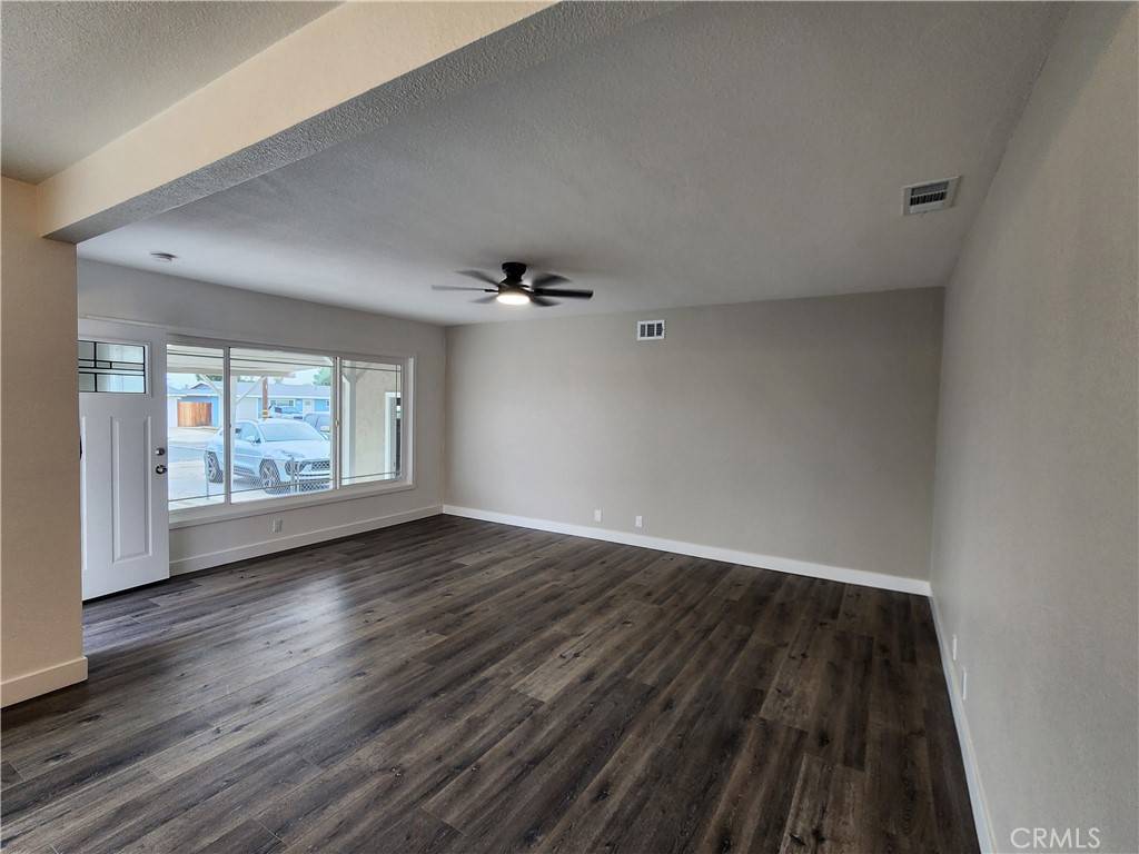 Hemet, CA 92543,880 S State ST