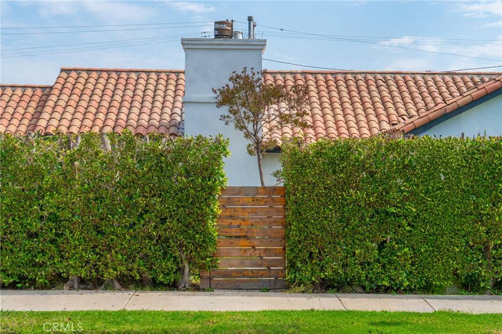 Los Angeles, CA 90036,932 S Cloverdale AVE
