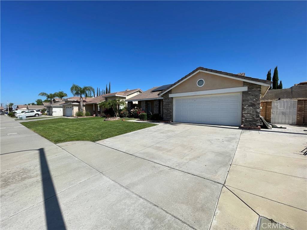 Highland, CA 92346,27808 Pebble CT