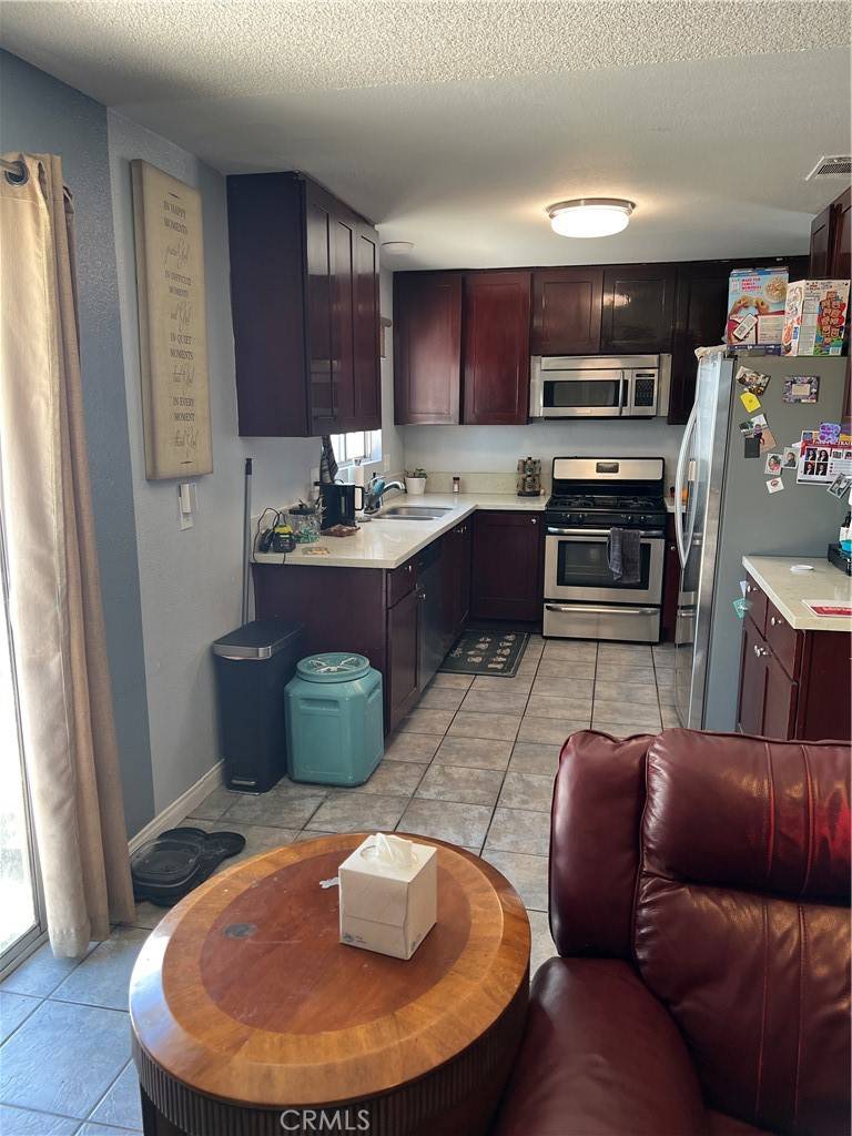 Perris, CA 92571,111 W Perry ST