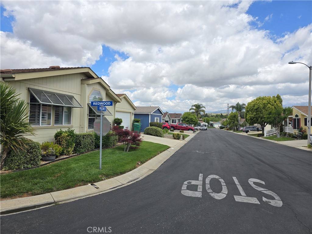 Calimesa, CA 92320,10961 Desert Lawn DR