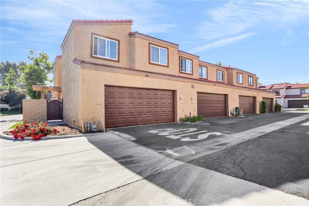 Fullerton, CA 92835,2766 Via Hacienda #102