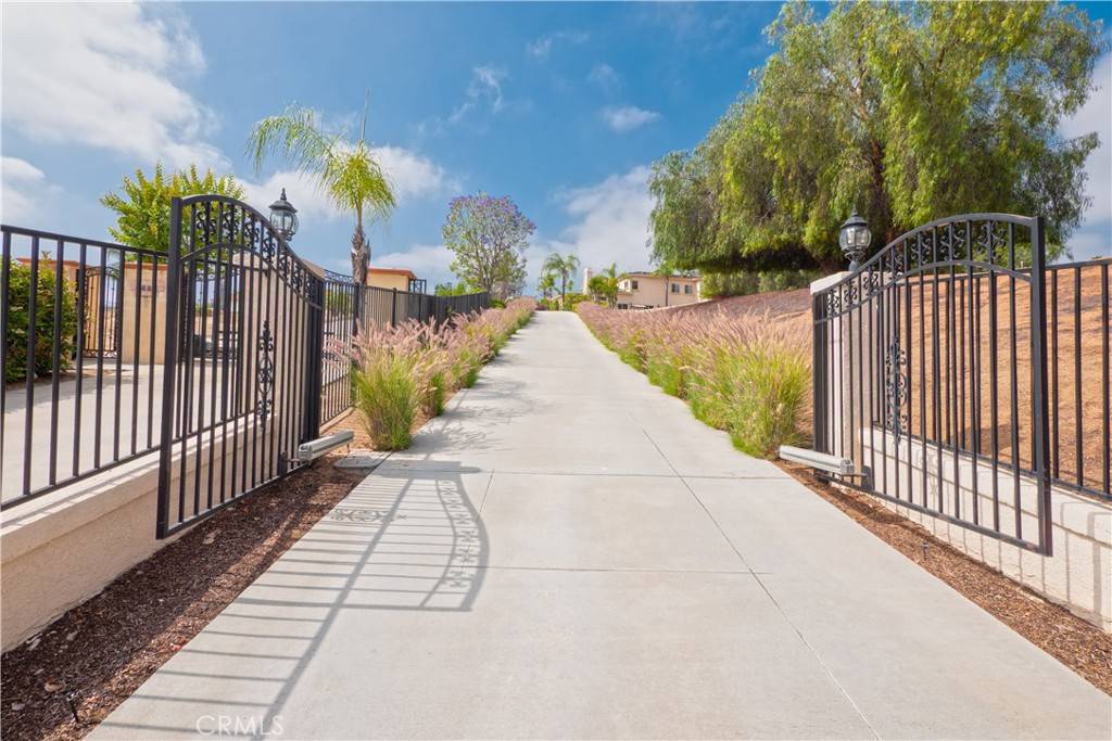 Riverside, CA 92506,5891 Via susana