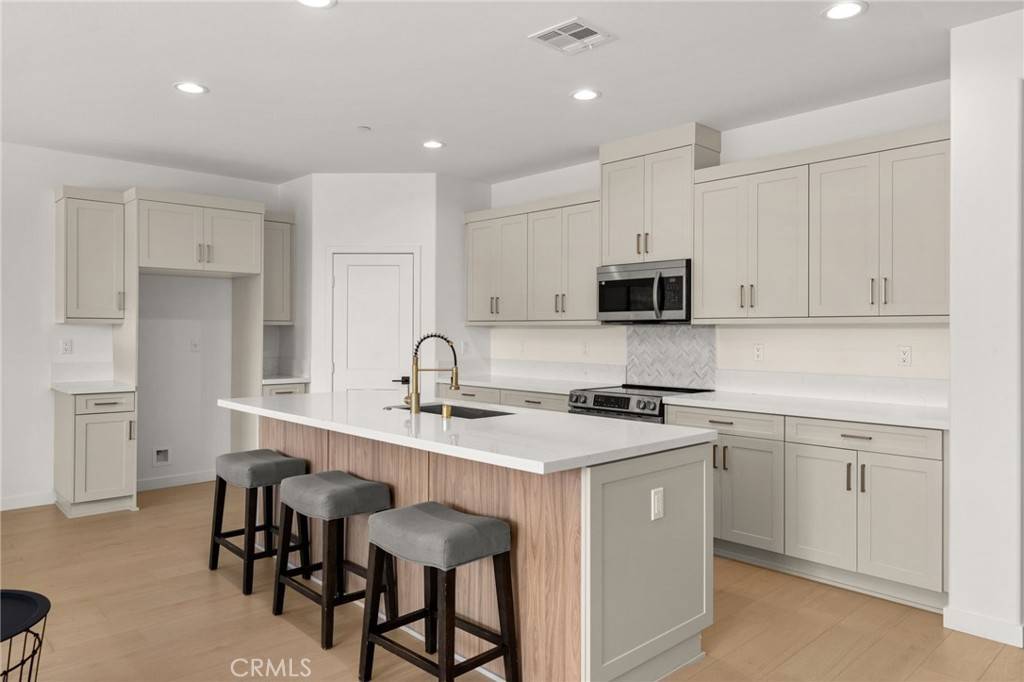Moreno Valley, CA 92557,24353 Dunlavy CT