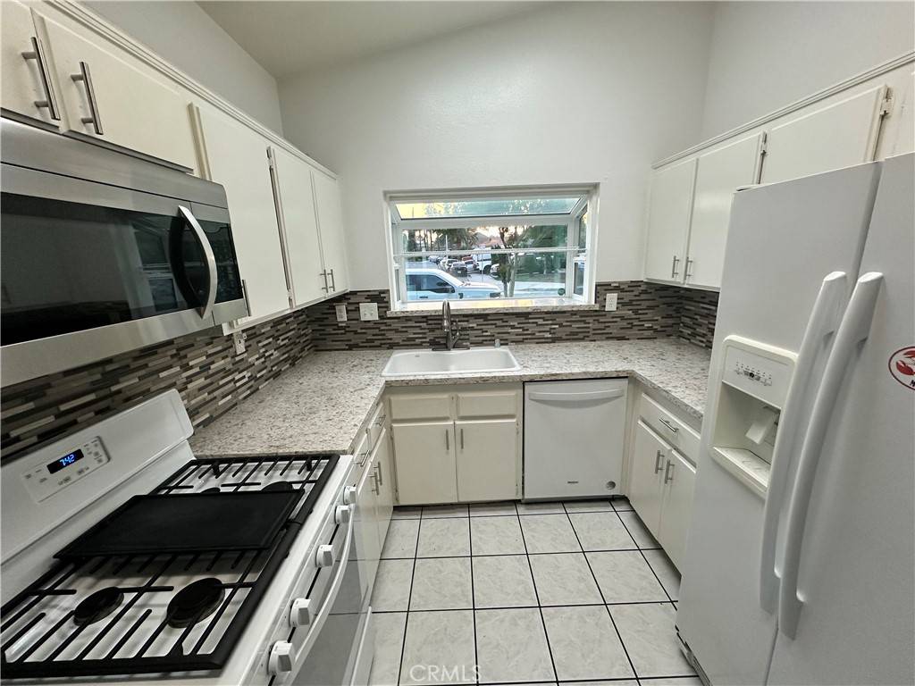 Colton, CA 92324,618 Award DR