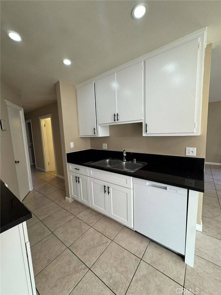 Riverside, CA 92503,4719 Jackson ST #20