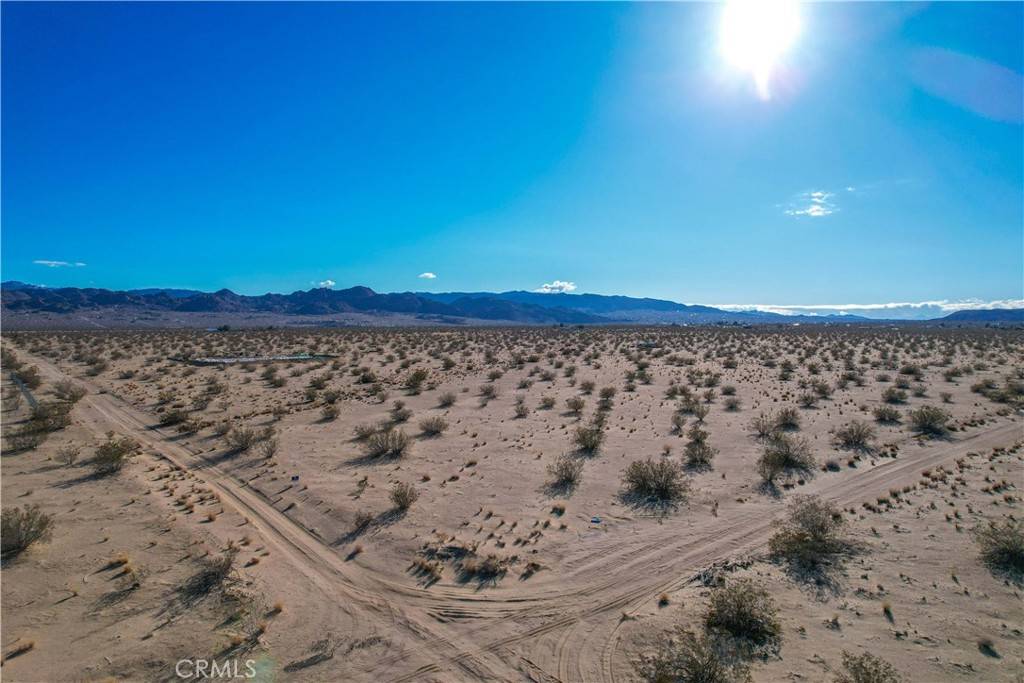 Joshua Tree, CA 92252,205 Sun Loma