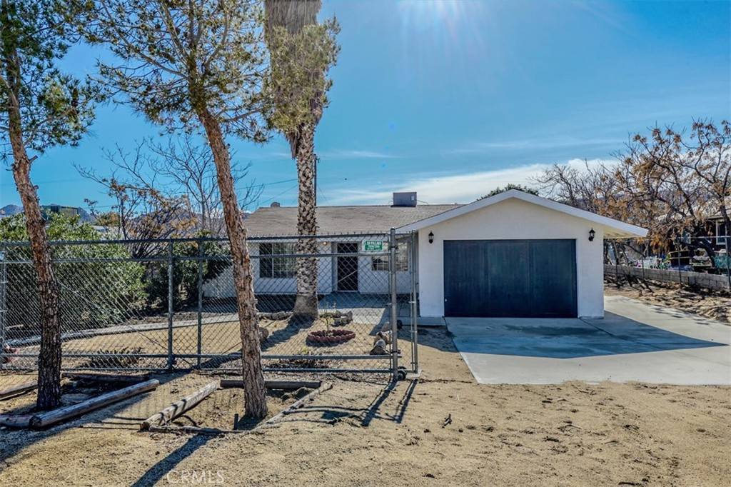 Joshua Tree, CA 92252,61879 Petunia DR