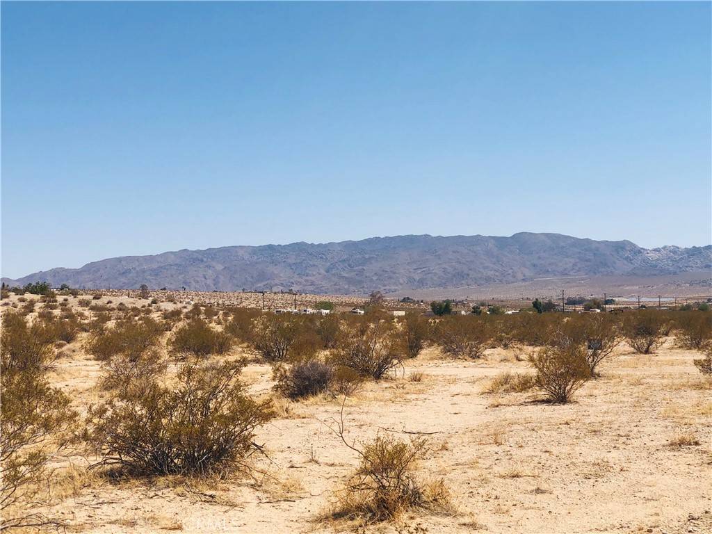 29 Palms, CA 92277,0 Near Emerald DR