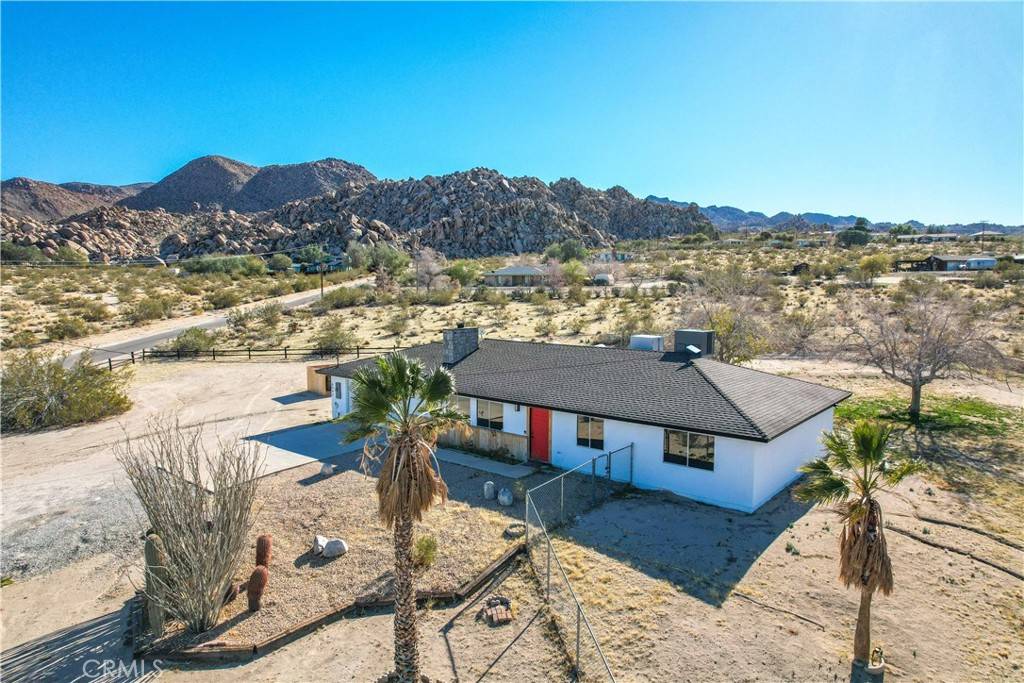 Joshua Tree, CA 92252,6992 Sierra AVE