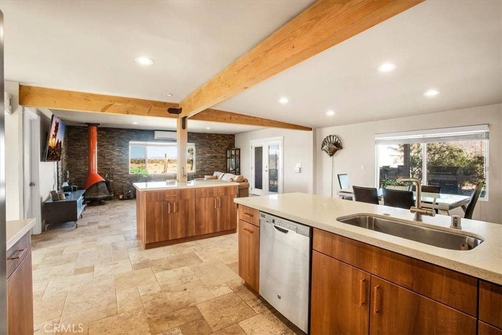 Landers, CA 92285,2467 Sand DR