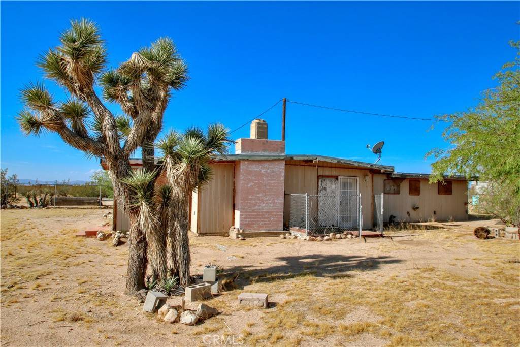 Joshua Tree, CA 92252,62105 Moon DR