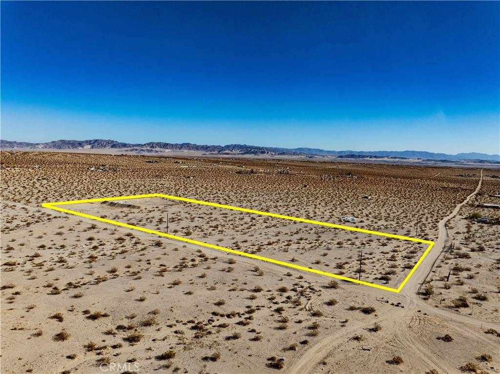 29 Palms, CA 92277,67834 Kachina DR