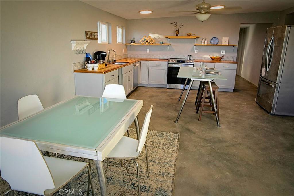 Landers, CA 92285,915 Dakota LN