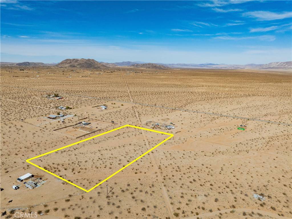 Landers, CA 92285,61402 Leslie LN