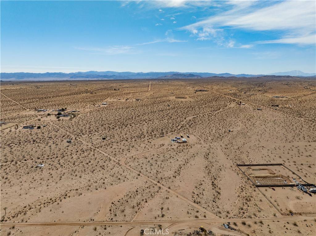 Landers, CA 92285,61402 Leslie LN