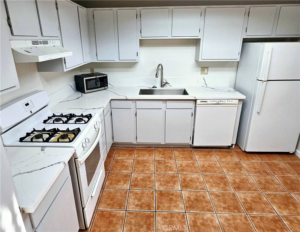 29 Palms, CA 92277,73627 Raymond WAY