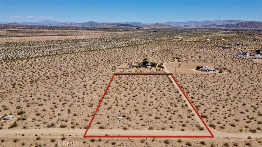 Landers, CA 92285,888 Lucky LN