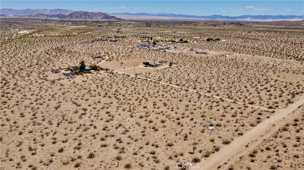 Landers, CA 92285,888 Lucky LN