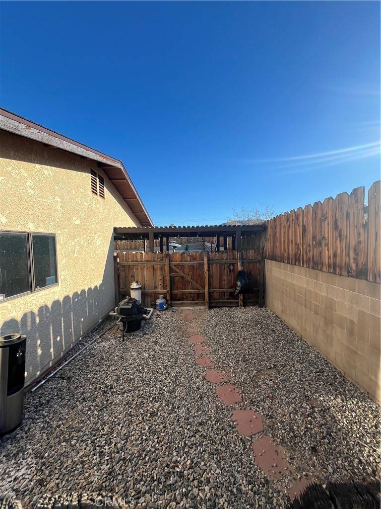 29 Palms, CA 92277,73863 Siesta DR