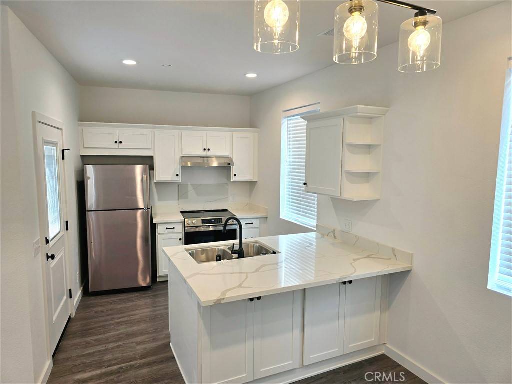 29 Palms, CA 92277,5967 Bagley AVE #4