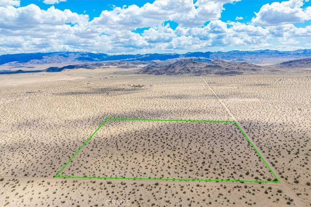 Joshua Tree, CA 92252,62 Lucille LN