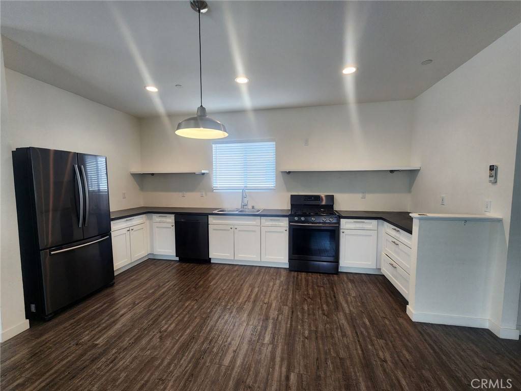 29 Palms, CA 92277,6627 National Park DR #2