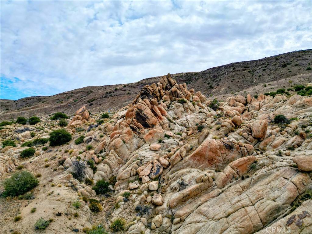 Pioneertown, CA 92268,5051 Chapparosa RD