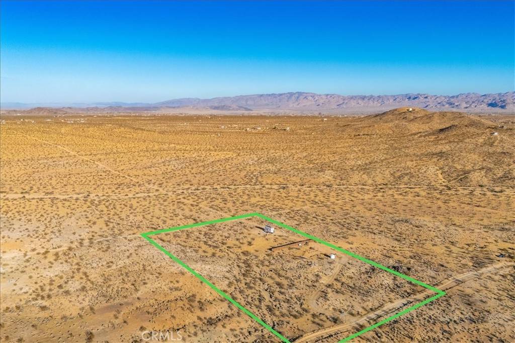 Joshua Tree, CA 92252,1465 Mason Dixon RD