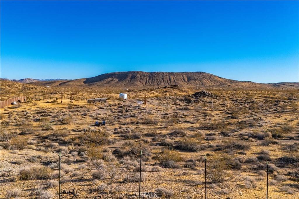 Joshua Tree, CA 92252,1465 Mason Dixon RD