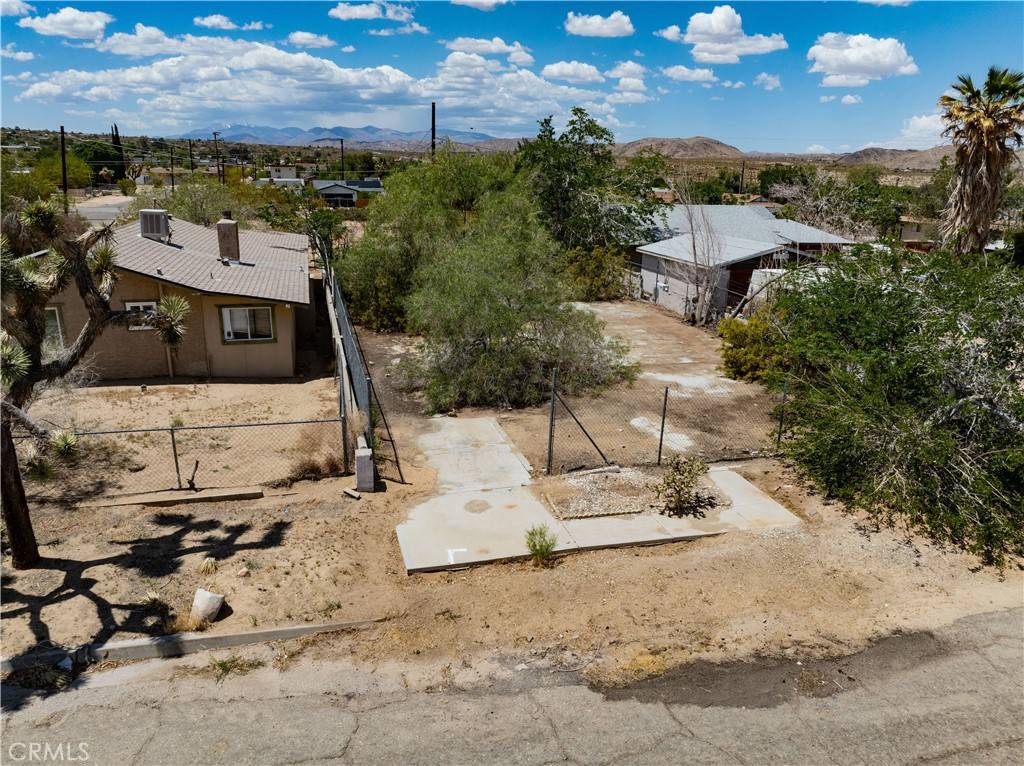 Joshua Tree, CA 92252,62008 Mountain View CIR