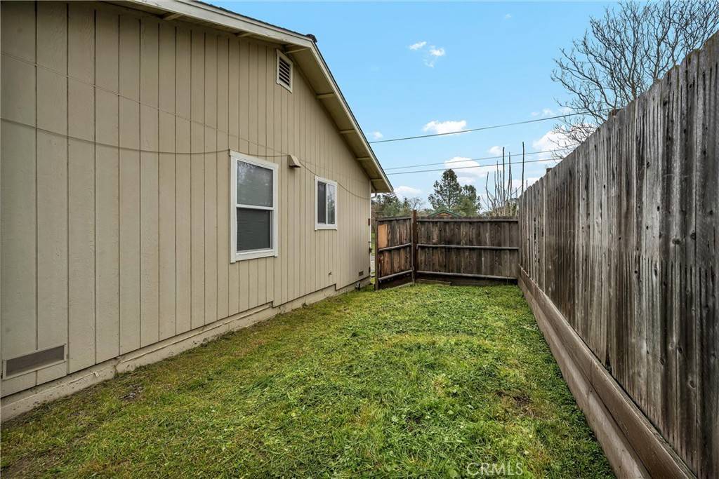 Clearlake, CA 95422,3593 Peony St