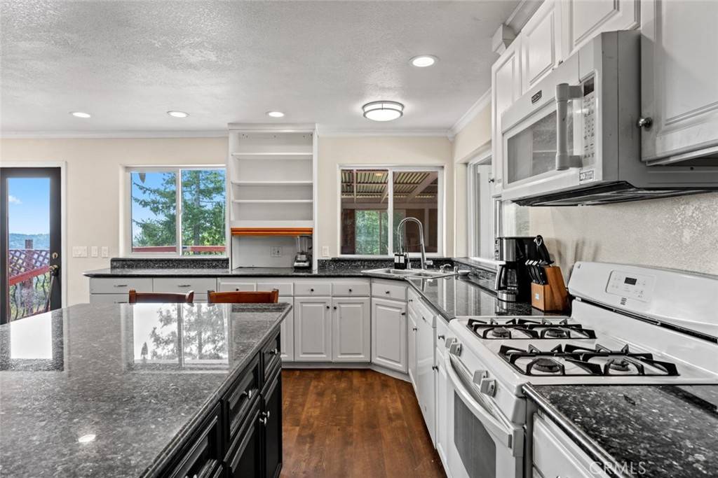 Willits, CA 95490,18526 Mariposa Creek RD