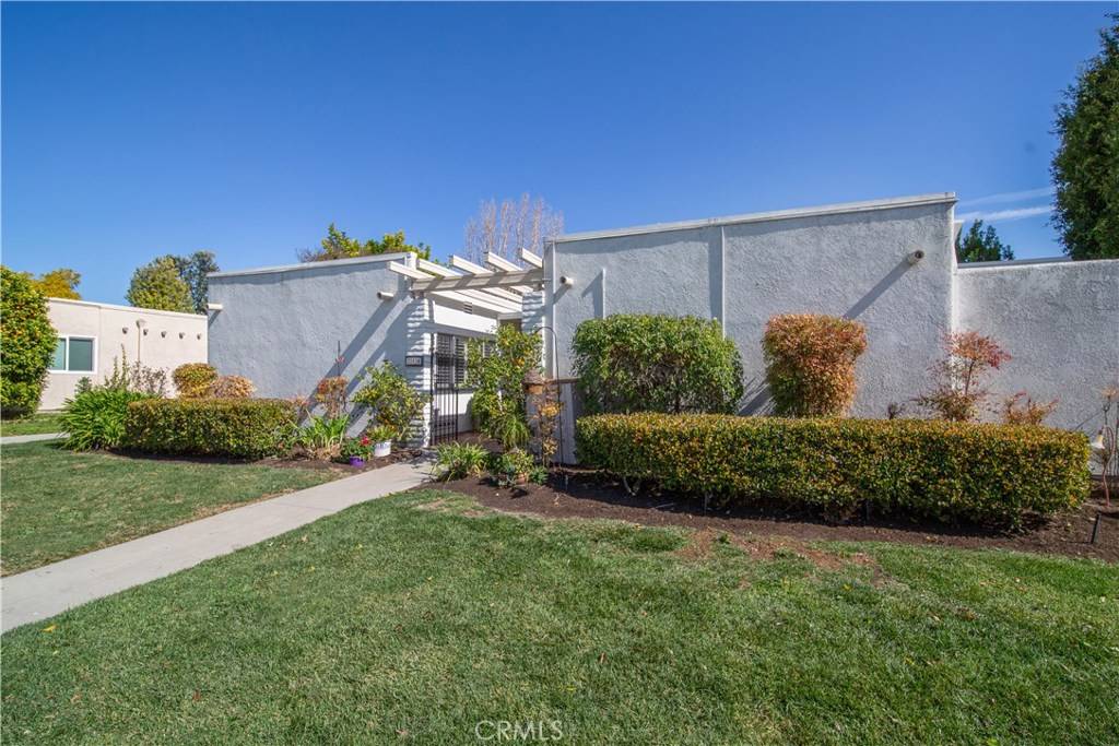 Laguna Woods, CA 92637,2203 Via Mariposa E #D