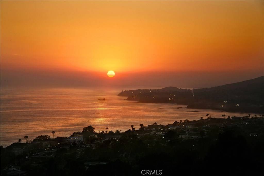 Laguna Beach, CA 92651,2210 Crestview DR