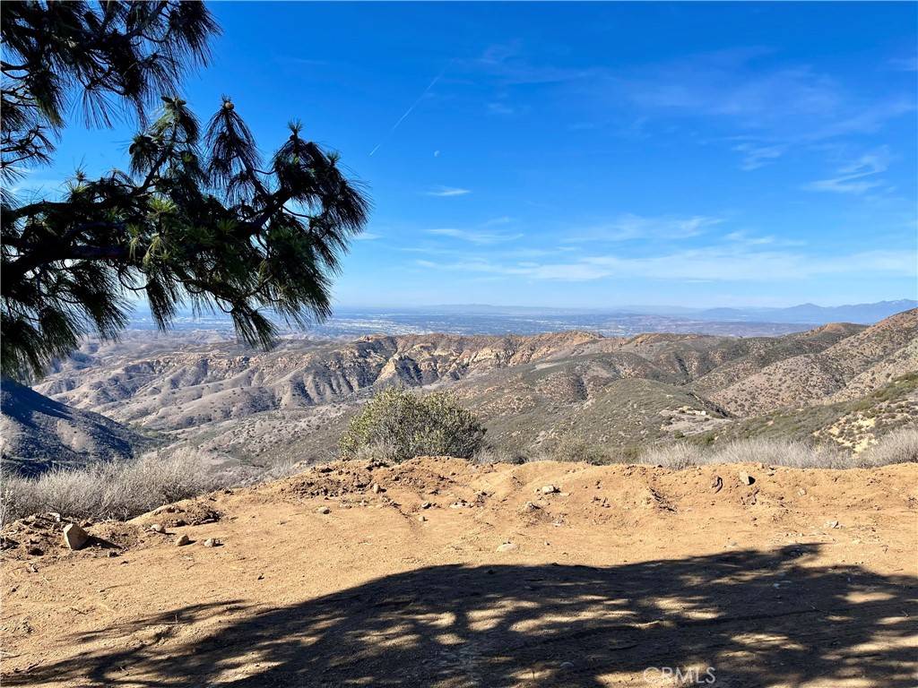 Silverado Canyon, CA 92676,1 N. Main Divide