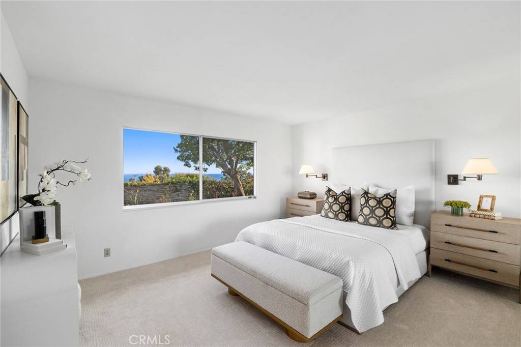 Laguna Beach, CA 92651,933 Emerald Bay