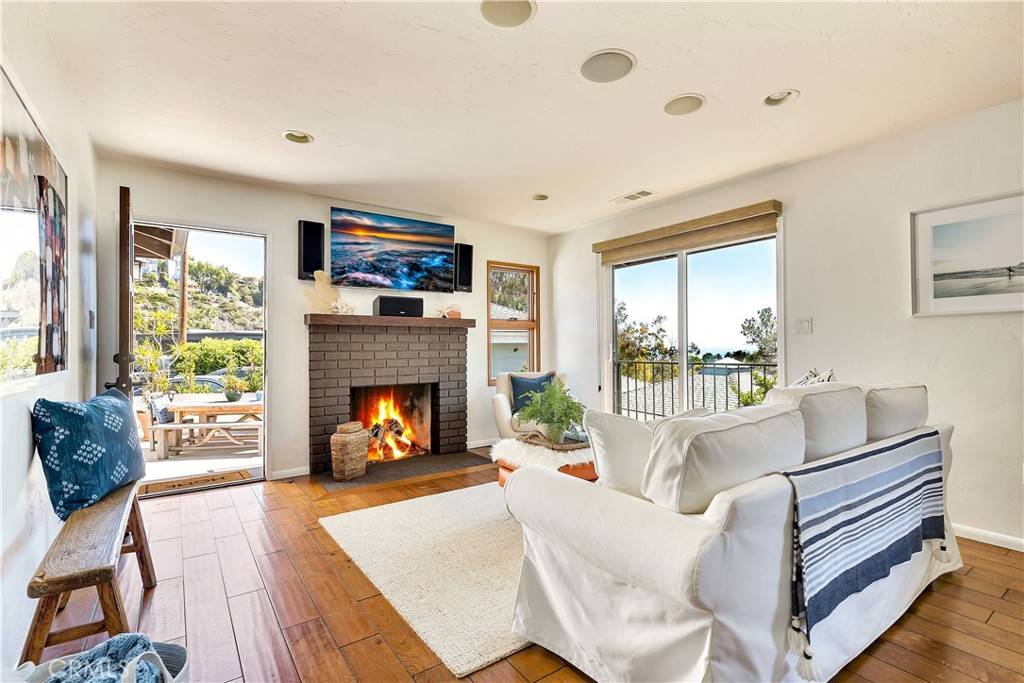 Laguna Beach, CA 92651,991 Meadowlark DR