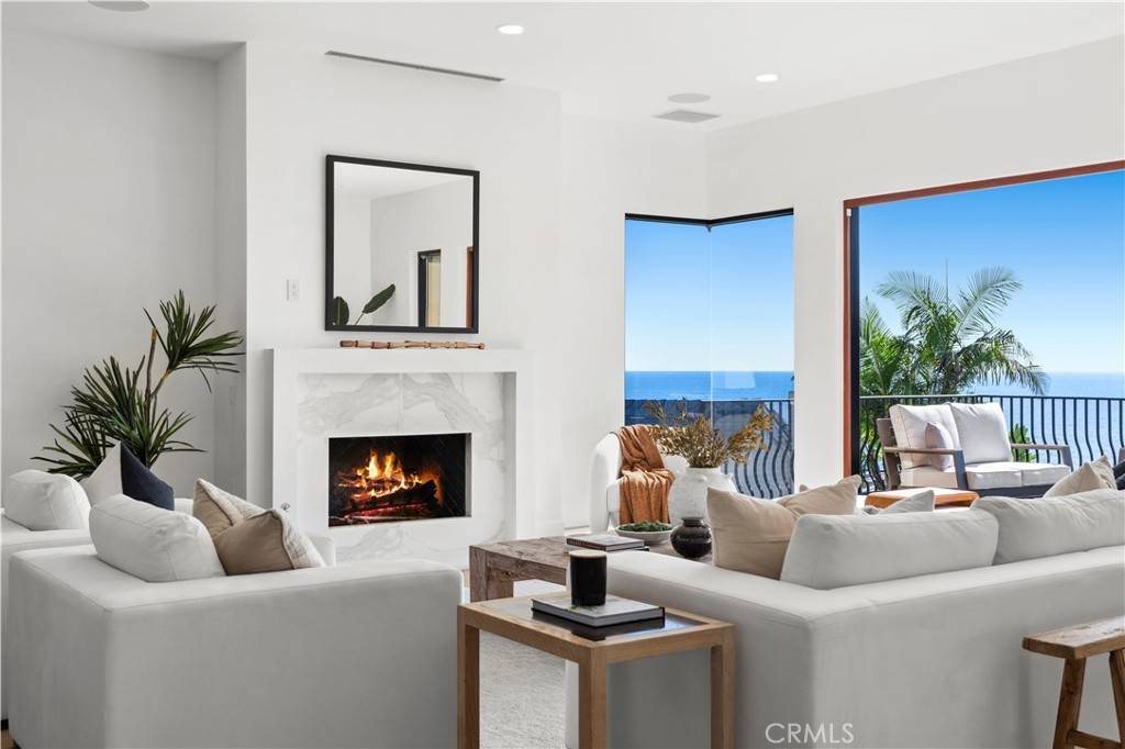 Laguna Beach, CA 92651,163 Nyes PL
