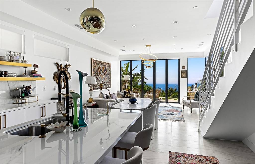 Laguna Beach, CA 92651,895 Quivera ST