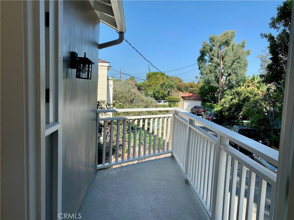 Laguna Beach, CA 92651,595 Saint Anns DR