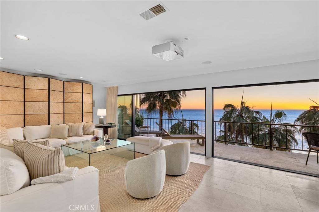 Laguna Beach, CA 92651,31423 Coast HWY #34