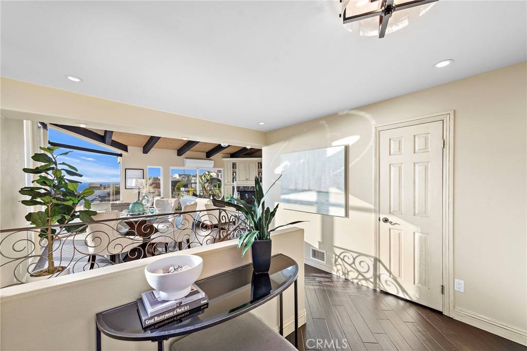 Laguna Beach, CA 92651,192 Nyes Place