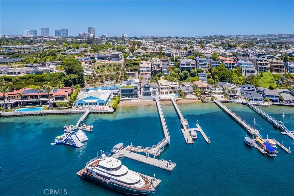 Corona Del Mar, CA 92625,2209 Bayside DR