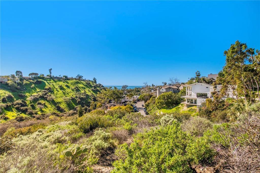 Laguna Beach, CA 92651,1477 Cerritos