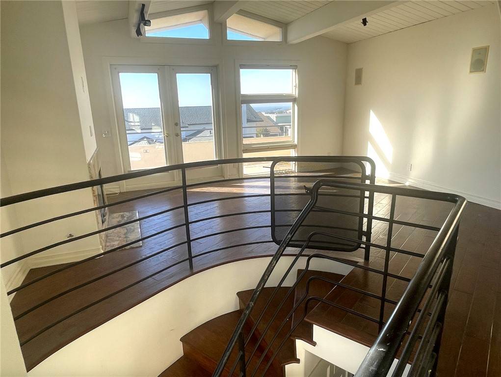 Laguna Beach, CA 92651,989 Miramar ST