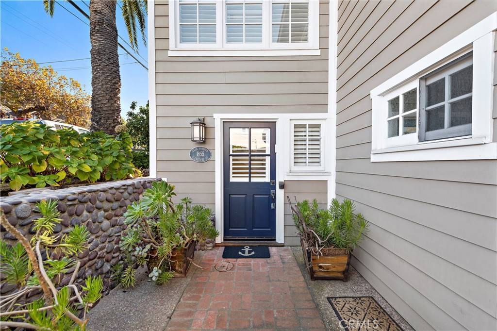 Laguna Beach, CA 92651,1855 Glenneyre ST