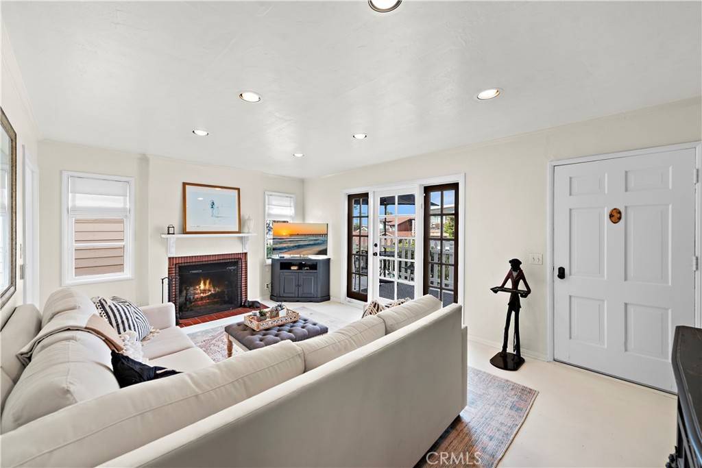 Laguna Beach, CA 92651,283 Fairview ST